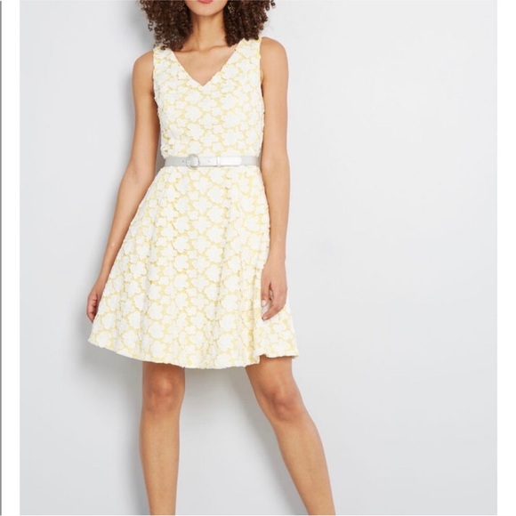 Modcloth Bliss in Attendance Lace Dress Size Large - Picture 6 of 9